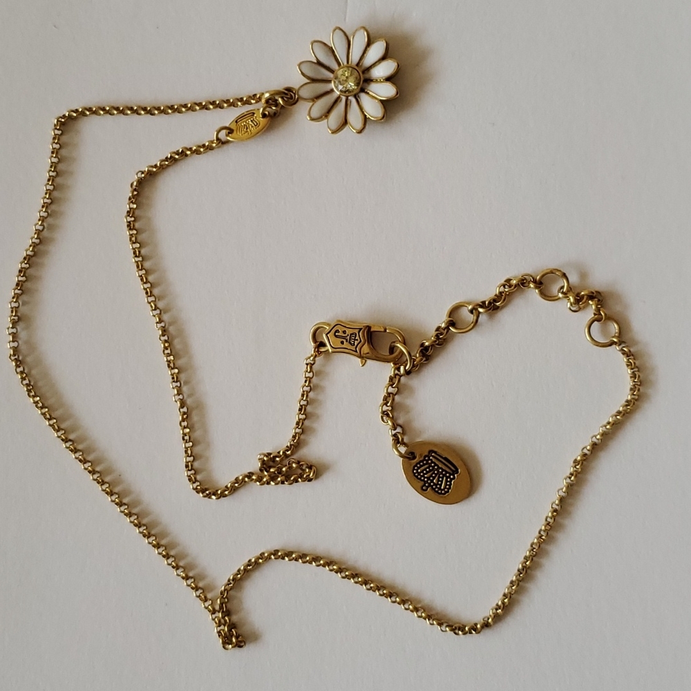Juicy couture daisy necklace